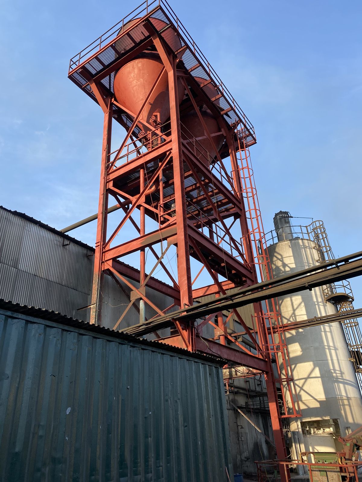 Recoated hopper tower