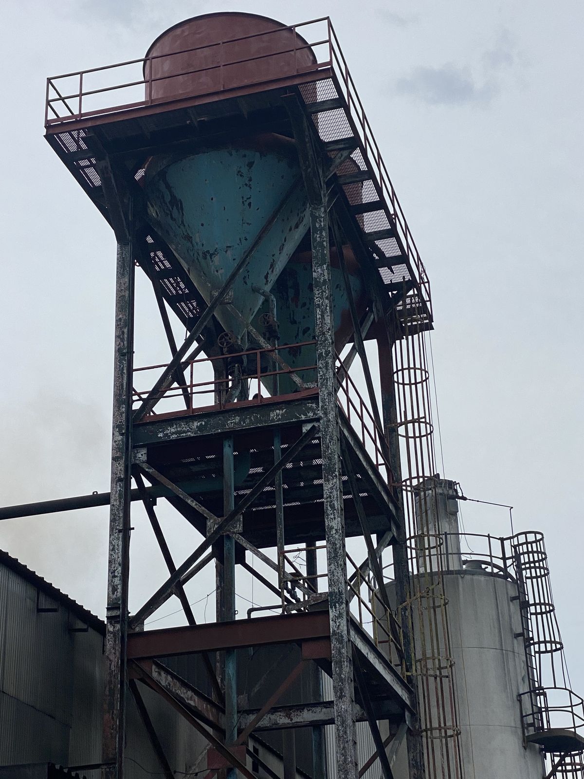 Corroded hopper tower before recoating